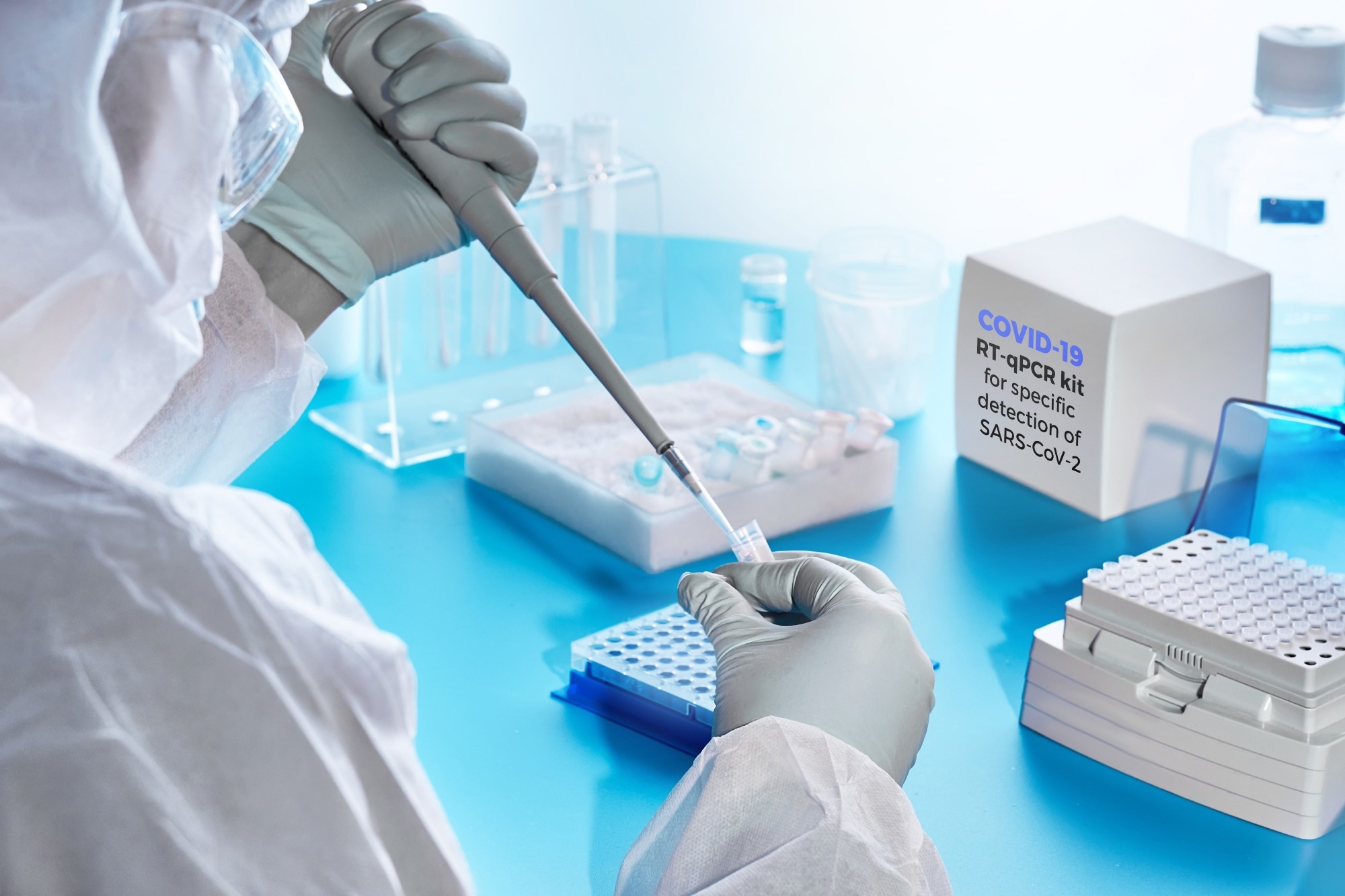 Các nguồn hàng cần thiết cho một thí nghiệm PCR toàn diện là gì?